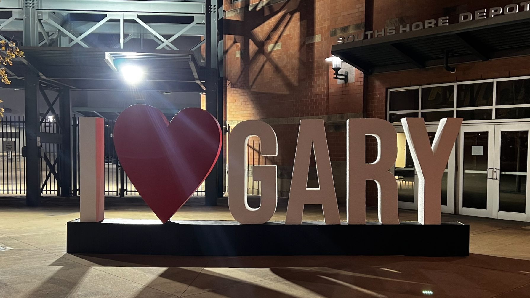 Decay Devils Unveil ‘I Love Gary’ Sign at RailCats SteelYard